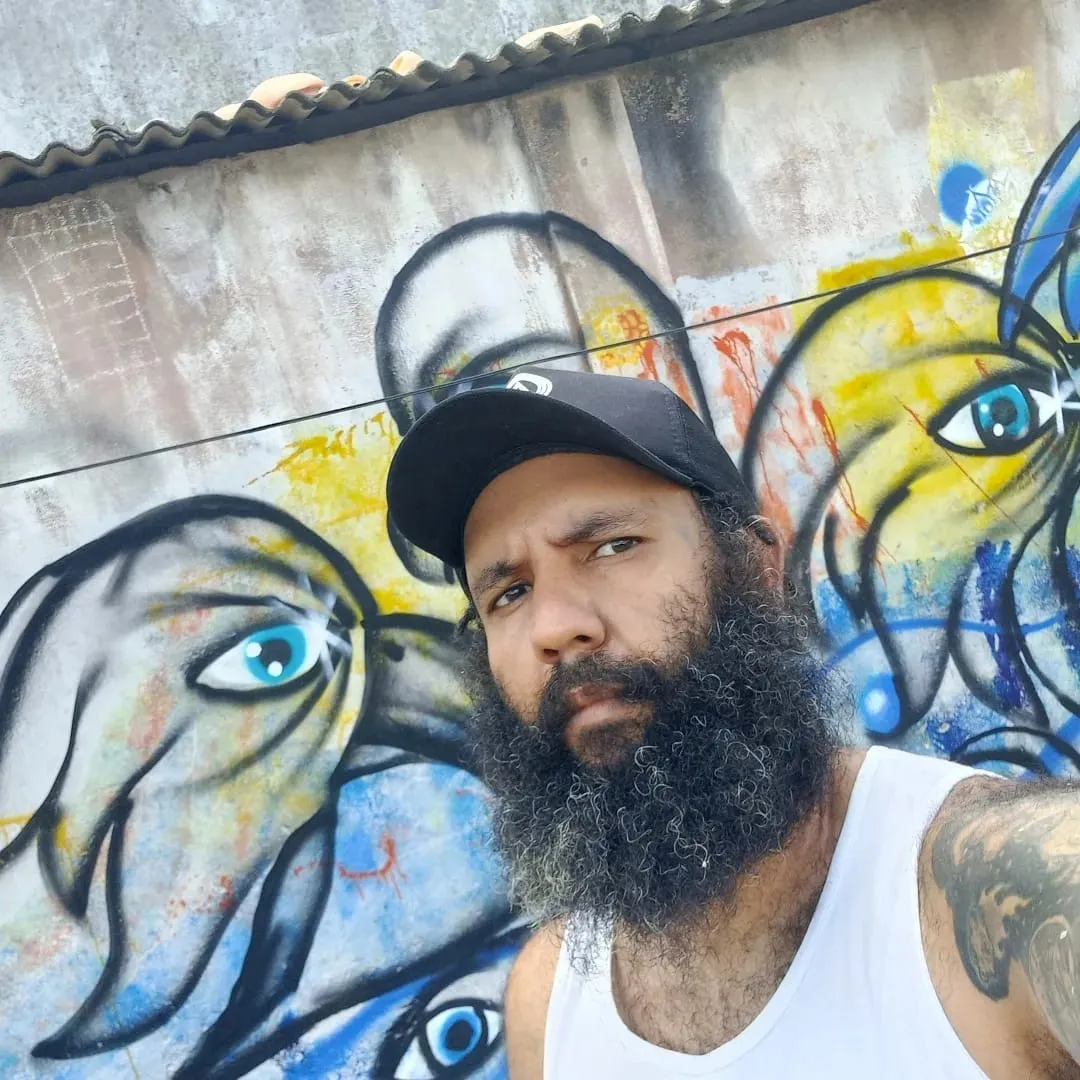 Luís Santos é professor de filosofia, artista visual, grafiteiro e ativista ambiental
