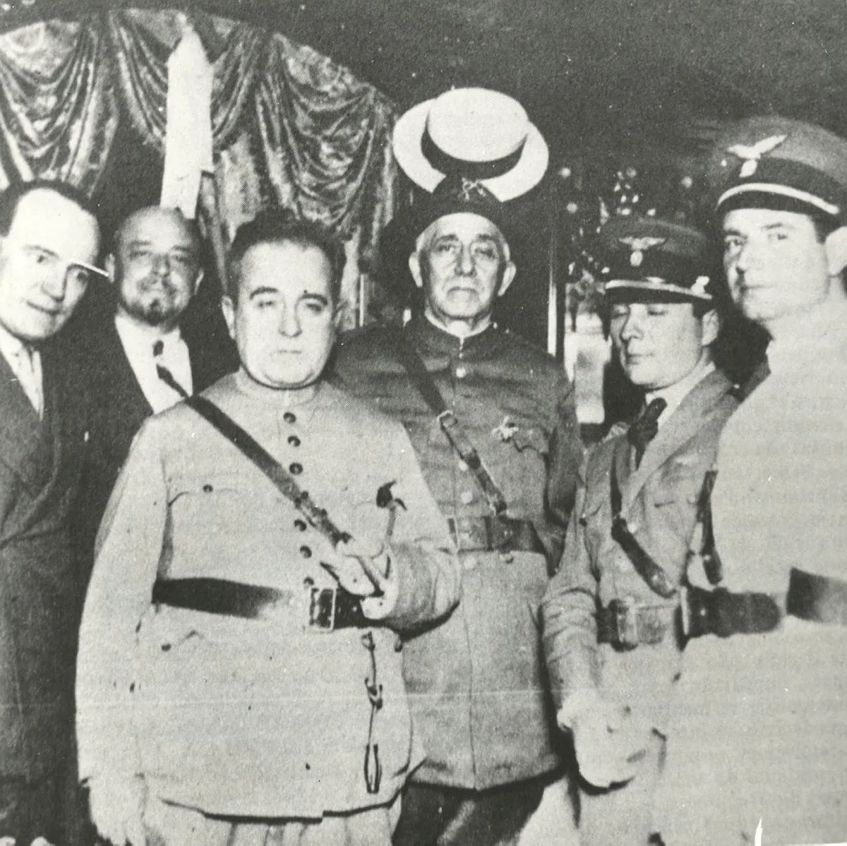 Getúlio Vargas tomou posse para um governo provisório em 3 de novembro de 1930 após a vitória do seu grupo na chamada Revolução de 1930