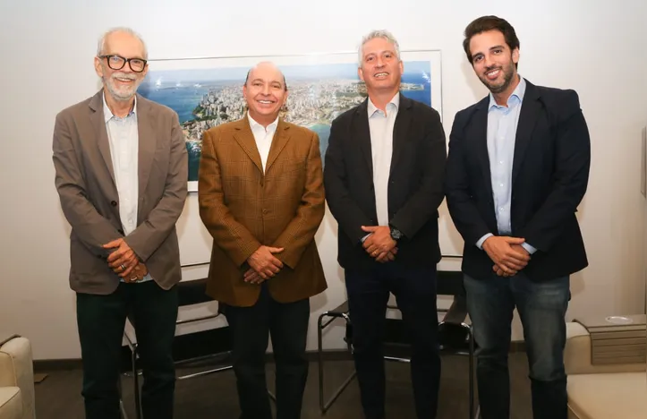 Dr.Manoel Barreto, diretor técnico da CBPM, Luciano Neves,diretor de relações institucionais do Grupo A TARDE, Henrique Carballal, presidente da CBPM e Carlos Borel, chefe de gabinete da estatal