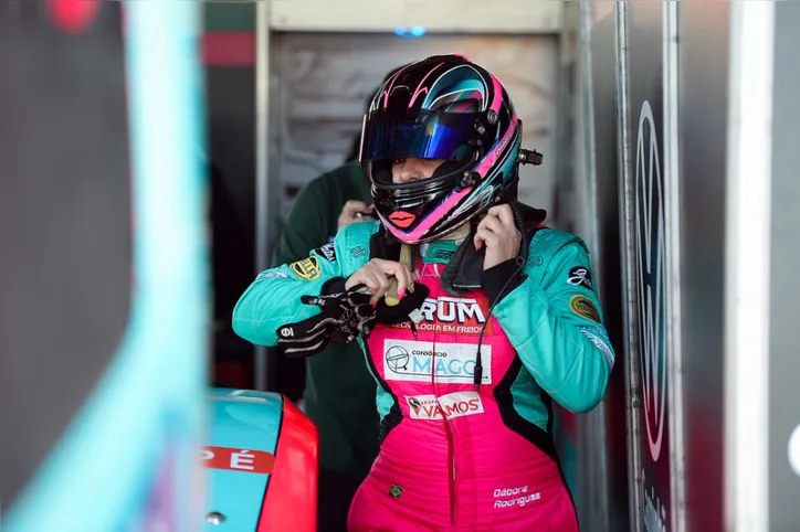 Pioneira na Copa Truck, Débora Rodrigues derrubou barreiras na categoria principal