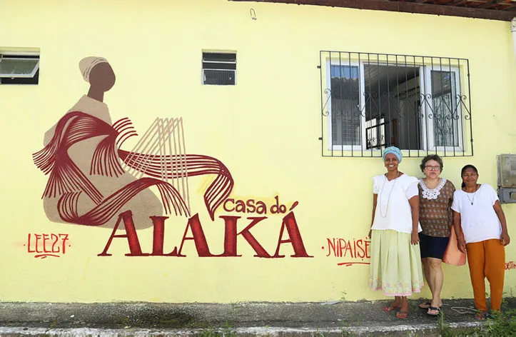 Iraildes Santos, Norma Alves e Ana Eugênia, tecelãs da Casa do 
Alaká do Terreiro Ilê Axé Opô Afonjá