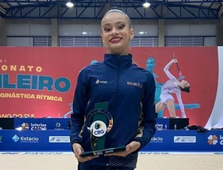 Keila  é  ouro de ginástica artística do Mundial Escolar