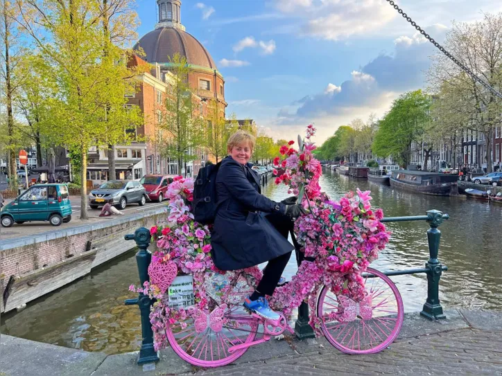 Edza posa para foto em Amsterdã