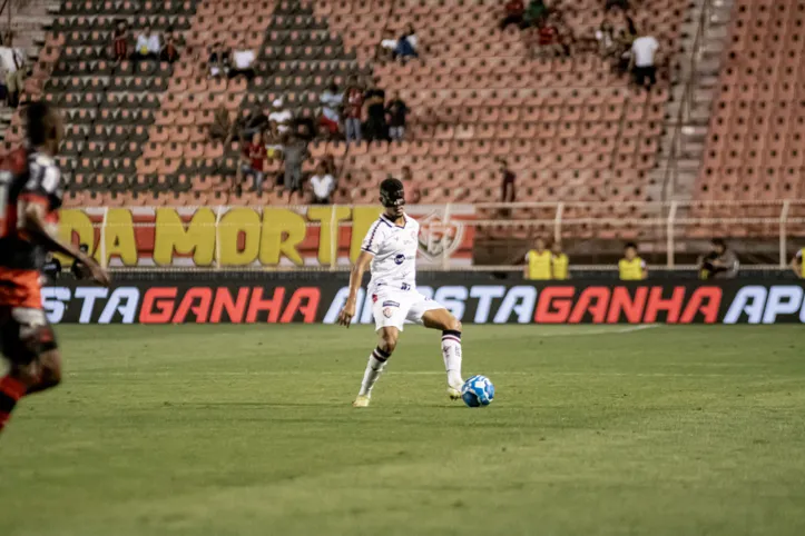 O lateral-esquerdo Edson Lucas fez sua estreia pelo Vitória diante do Ituano