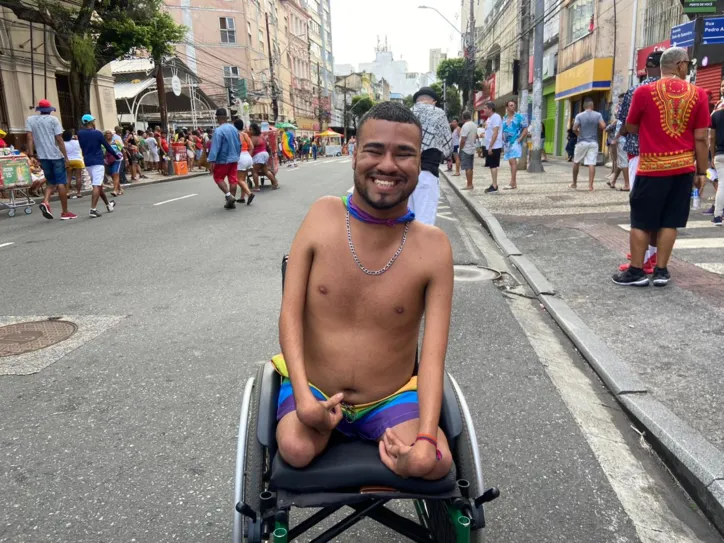 O auxiliar administrativo Douglas Vinícius, 22