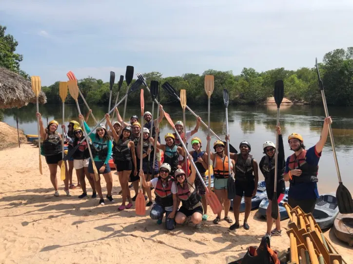 O trajeto da canoagem começou na prainha do acampamento