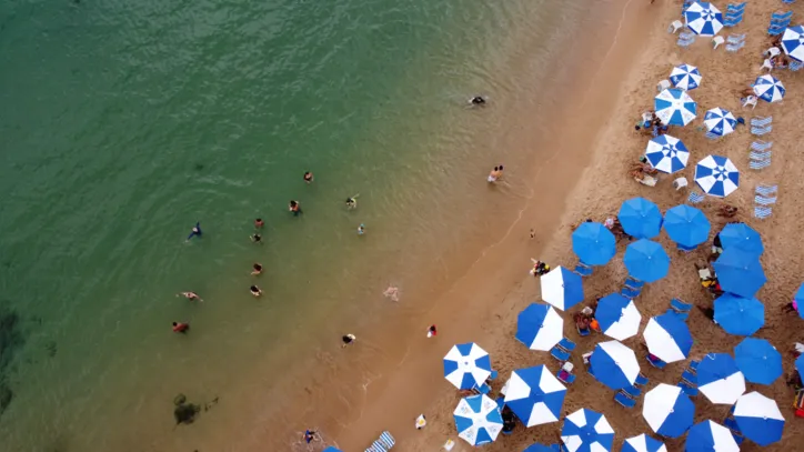 Chegada do verão é responsável pelo aumento de banhistas nas praias de Salvador