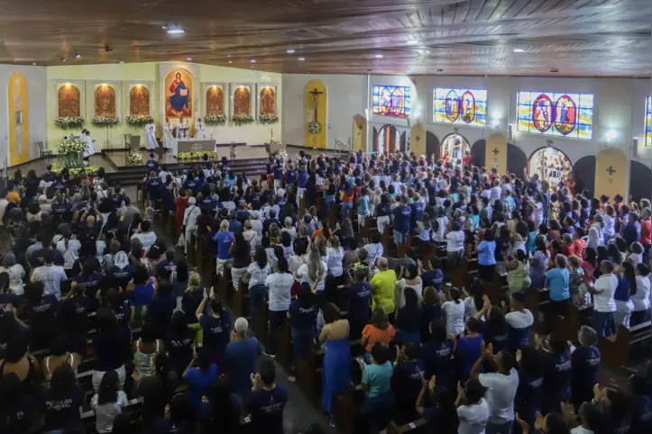 Imagem ilustrativa da imagem Fiéis lotam Santuário de Nossa Senhora Aparecida