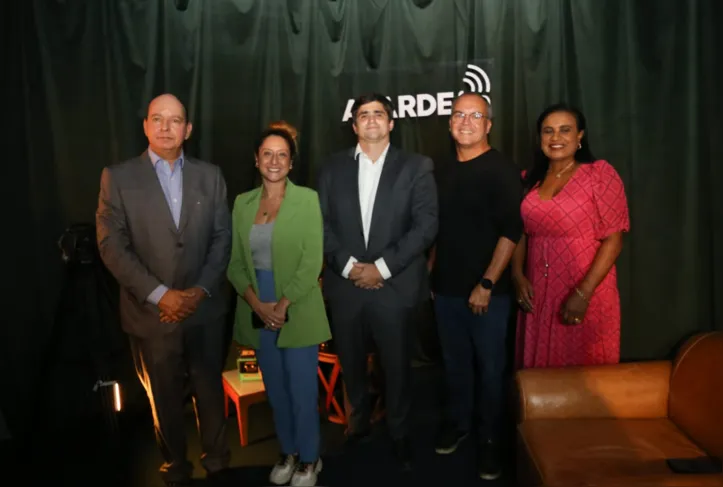 Na foto, da esquerda para a direita, o diretor de relações institucionais, Luciano Neves, a diretora do núcleo digital, Caroline Gois,  o presidente do grupo, João Mello Leitão,  o diretor de Marketing, Eduardo Dute, e a diretora comercial, Marluce Barbosa