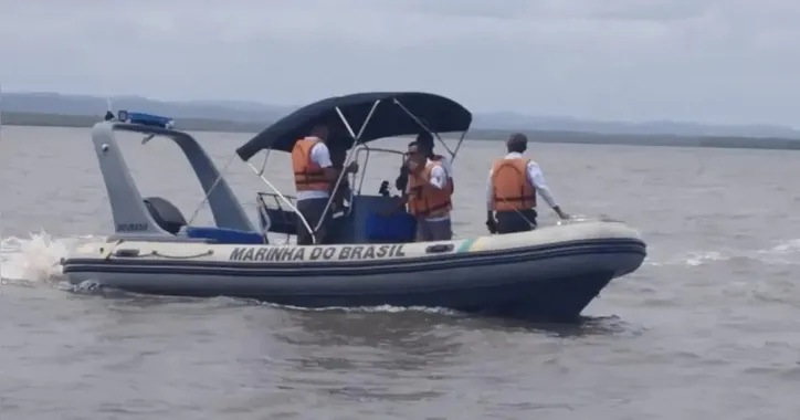 Equipes da Marinha auxiliam na busca pelo desaparecido