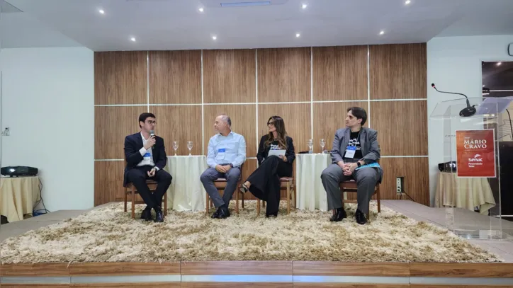 Mesa de debate com Rafael Valente, CEO do Grupo Civil, Marcelo Magalhães, CEO da PetroRecôncavo, Roberta Föppel, coordenadora no núcleo Bahia do IBGC e Luiz Martha, gerente de pesquisa e conteúdo no IBGC