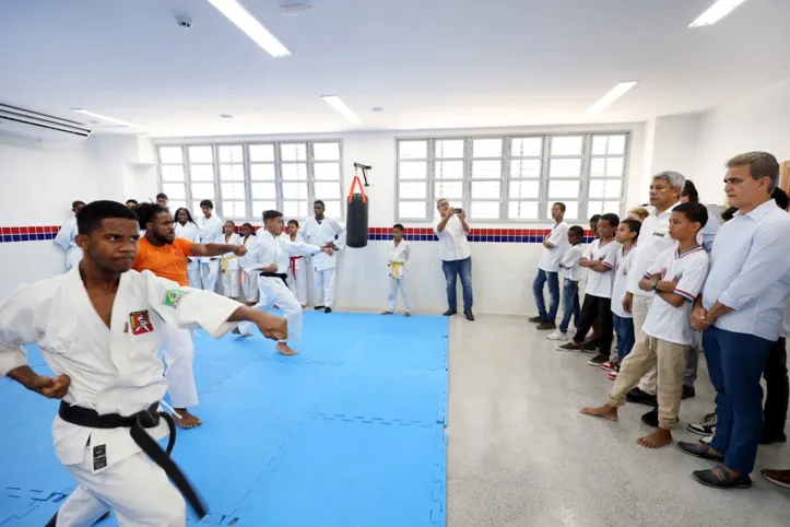 Imagem ilustrativa da imagem Jerônimo participa de entrega de novo colégio de ensino integral
