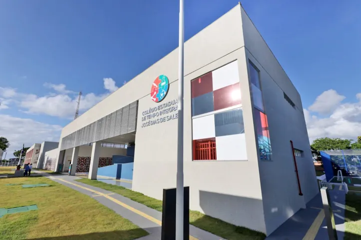 Imagem ilustrativa da imagem Jerônimo participa de entrega de novo colégio de ensino integral