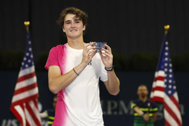 João Fonseca ganha troféu do US Open juvenil