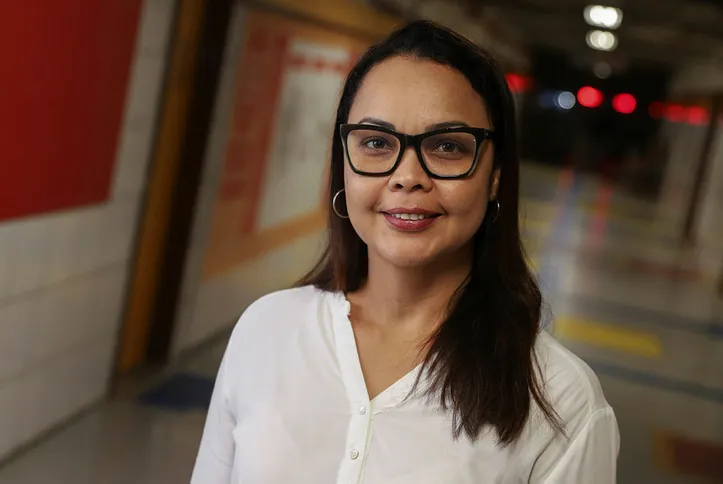 Jamily diz que o ideal é estabelecer um valor mensal para a reserva de emergência