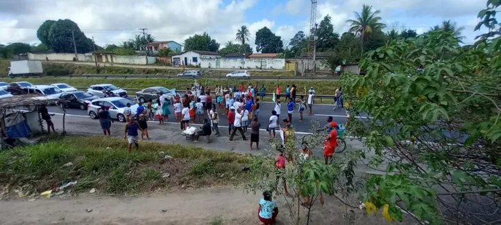 Rodovia está interditada no sentido Feira de Santana