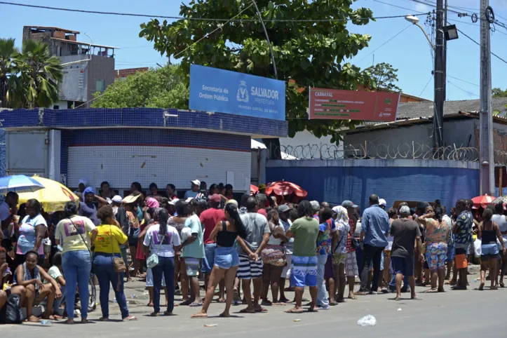 Em Salvador, filas foram formadas no  último dia de cadastramento de ambulantes para o Carnaval deste ano