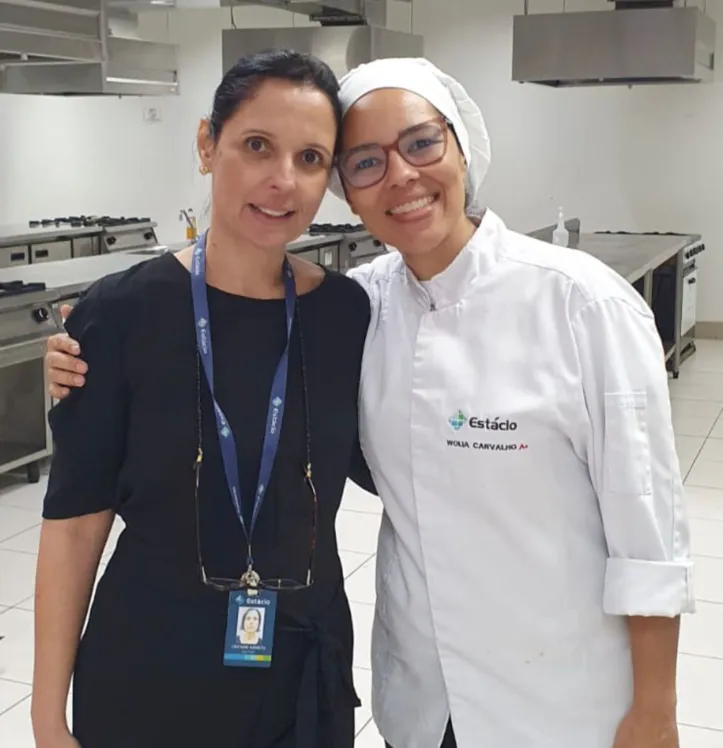 Cristiane Barreto, coord. de Gastronomia da Estácio e Woila, chef de cozinha