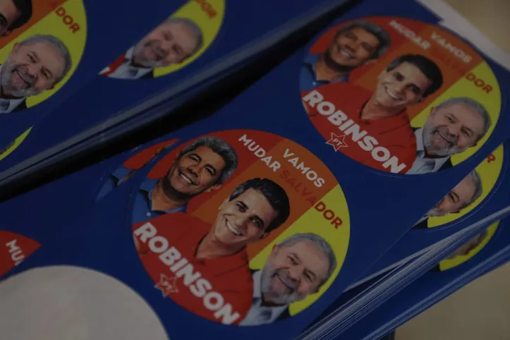 Material de campanha de Robinson Almeida do pleito de 2022