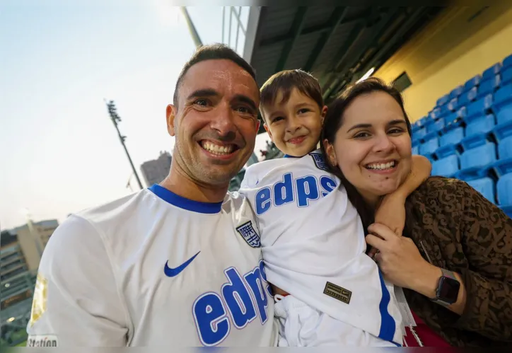 Fernando ao lado de sua esposa e seu filho