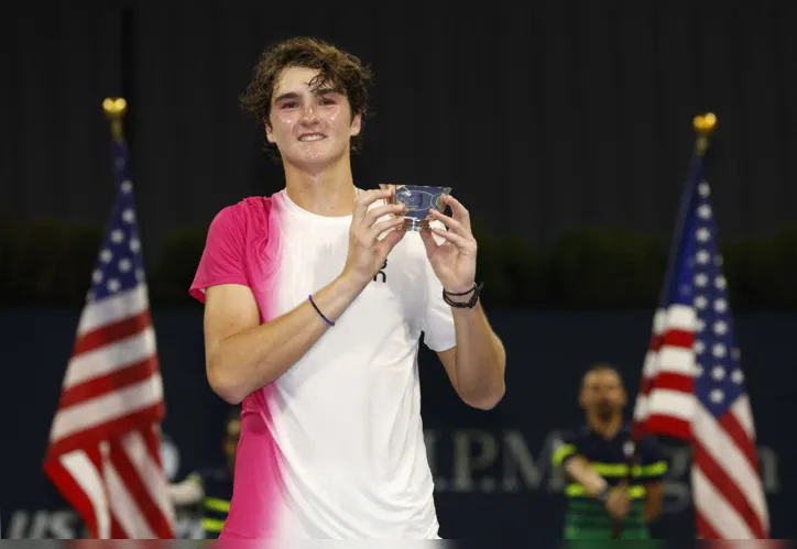 João Fonseca ganha troféu do US Open juvenil