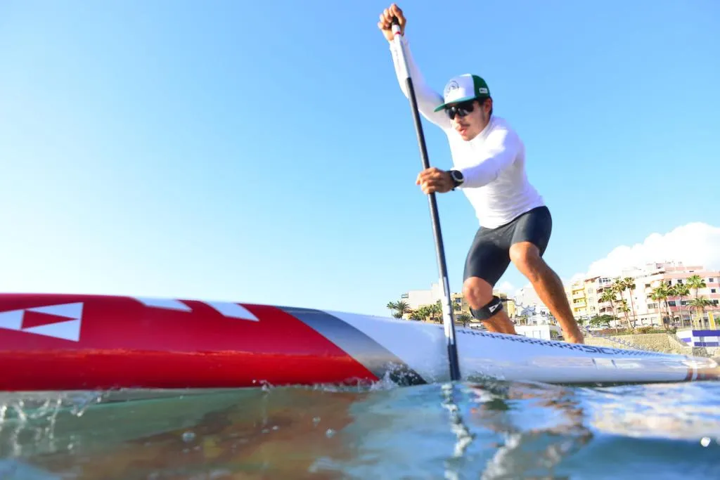 Uma vida na costa baiana transformou David em um grande atleta de stand-up paddle