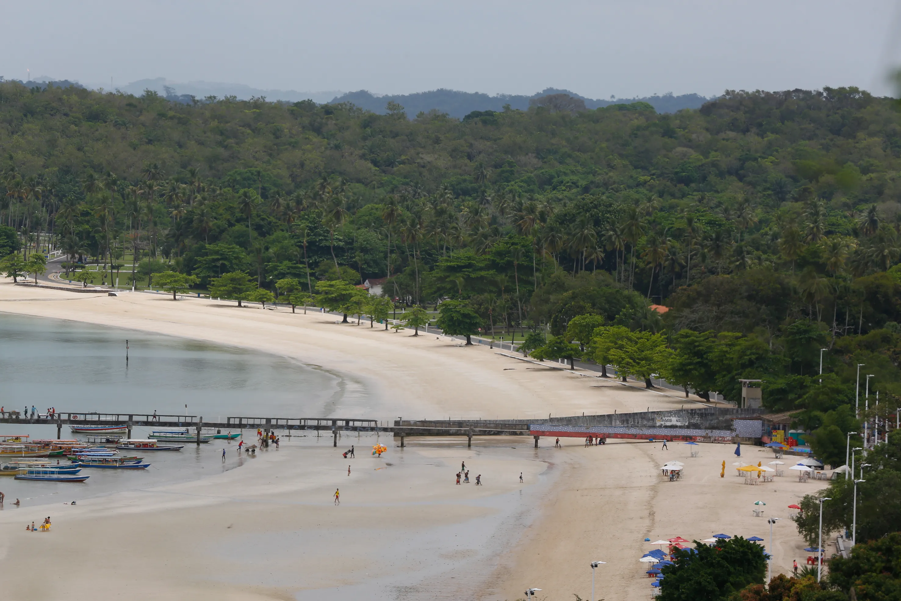 Praia de São Tomé de Paripe e ao fundo praia de Inema