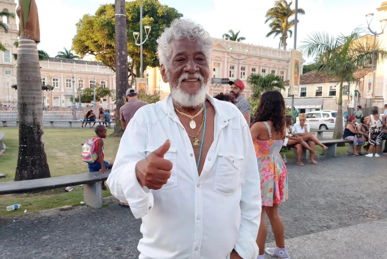 Imagem ilustrativa da imagem Encontro de Carnavais deixa Pelourinho ainda mais colorido: "&uacute;nico"