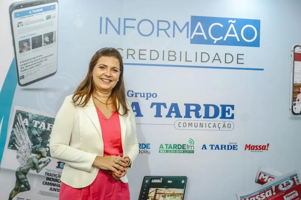 Secretária Adélia Pinheiro em visita ao Grupo A TARDE