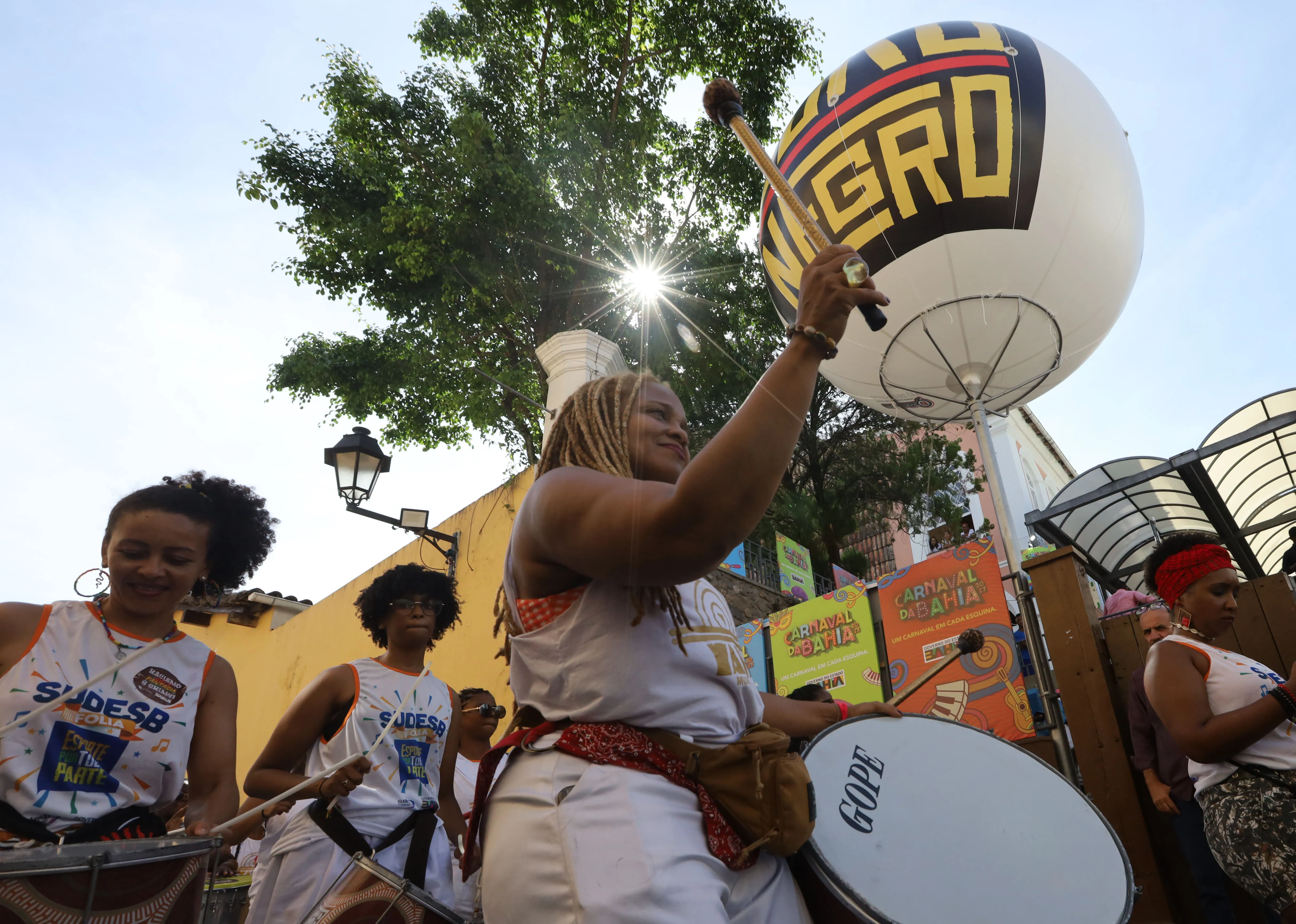 Apresentação do Carnaval Ouro Negro foi feita no Largo Tereza Batista (Pelourinho)