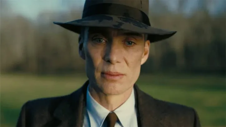 Cillian Murphy como J. Robert Oppenheimer