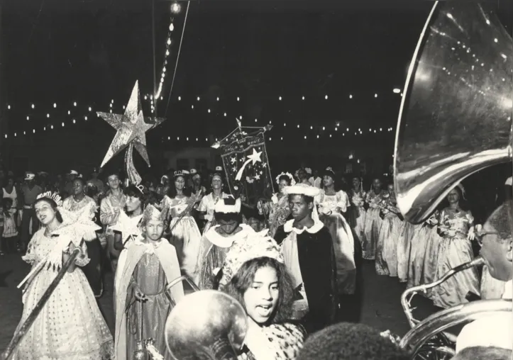 Desfile de Ternos é a principal característica da Festa de Reis