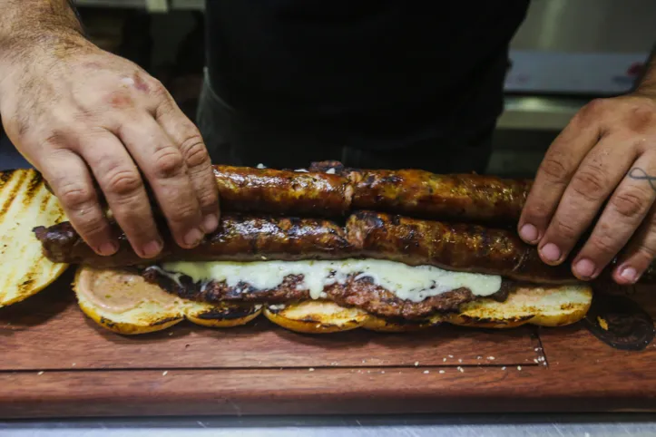 Novo produto possui quatro tipos de carnes, além de vários molhos e queijos