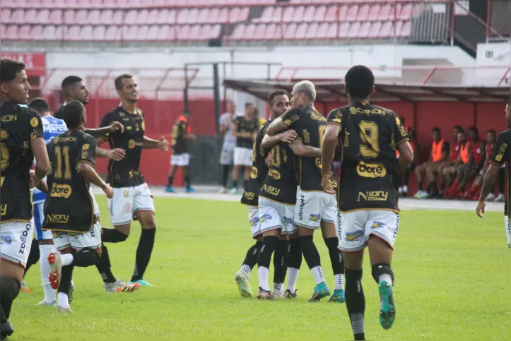 Jogadores do Atlético comemoram gol sobre o Olímpico-SE