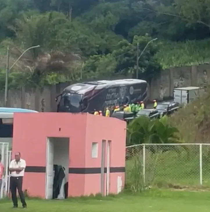 Imagem ilustrativa da imagem Confira os bastidores antes da bola rolar no Barradão, em tempo real