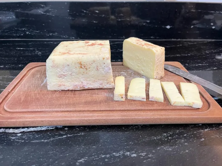 Coração de Massapê, queijo autoral de João Campos, premiado na França