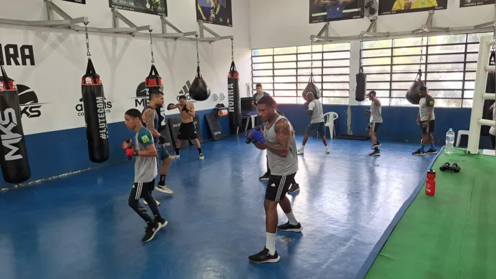 Atleta do boxe durante treino