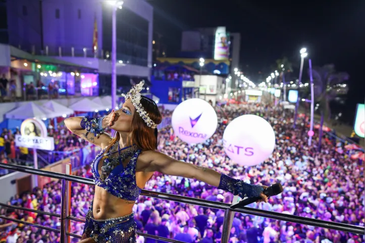 Anitta puxou trio nesta sexta-feira na Barra/ Ondina