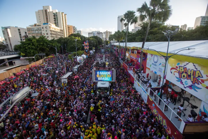 CARNAVAL 2023: Bloco As Muquiranas comandado pela banda Pagodart no circuito Osmar, Campo Grande