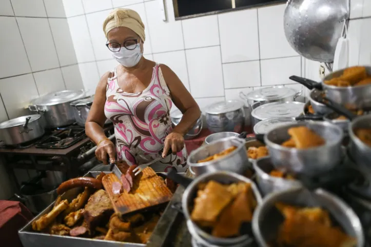 Imagem ilustrativa da imagem Prato típico, a feijoada tornou-se um símbolo do verão baiano