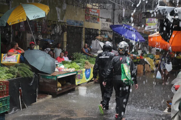 As fortes chuvas atingem a capital baiana desde as últimas horas