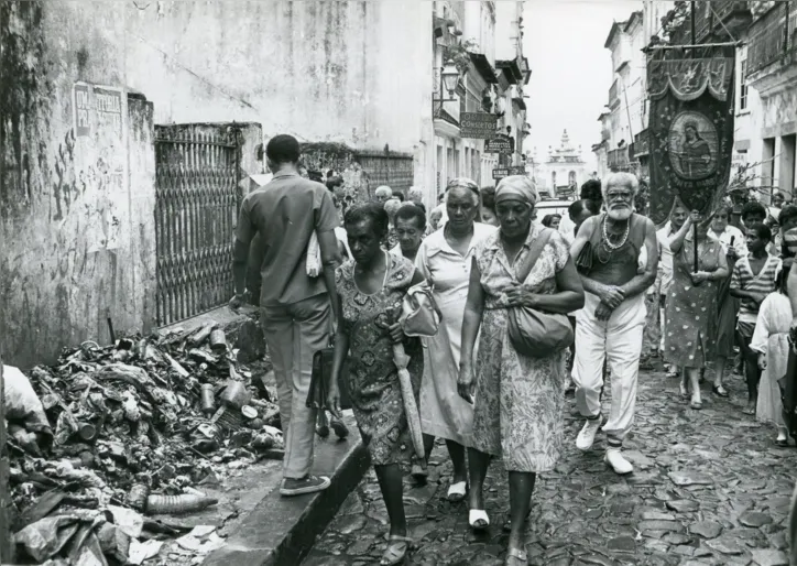 Dois aspectos da Festa de Santa Bárbara: a fase da revitalização,  na década de 90, e o período do esvaziamento com ameaça de desaparecimento, sobretudo na década de 1980.