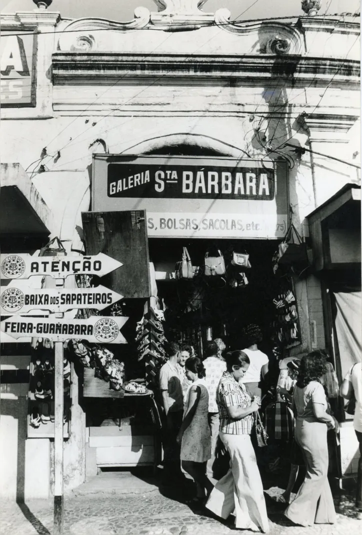 No Mercado de Santa Bárbara tem espaço para a devoção, samba e caruru em homenagem à padroeira.