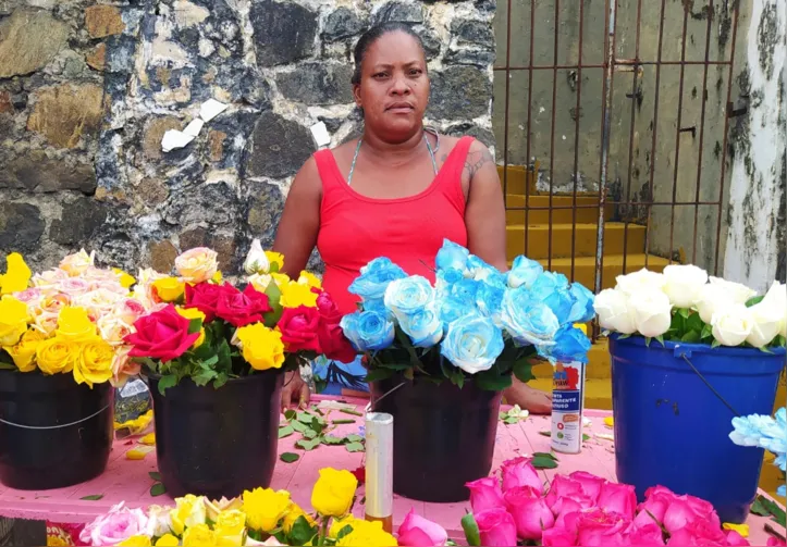 Venda de flores é garantia de lucro em Festa de Iemanjá