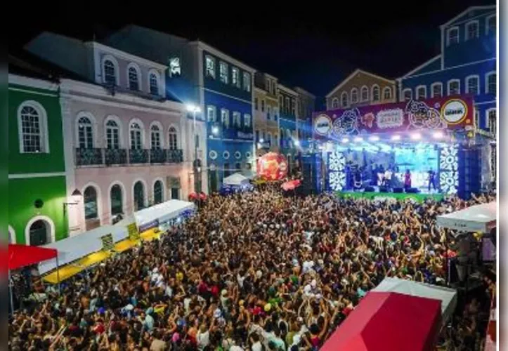 Imagem ilustrativa da imagem BaianaSystem arrepia o público em encerramento do Carnaval do Pelô