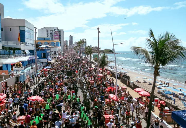 Imagem ilustrativa da imagem Bell Marques movimenta o arrastão da Quarta de Cinzas no Carnaval