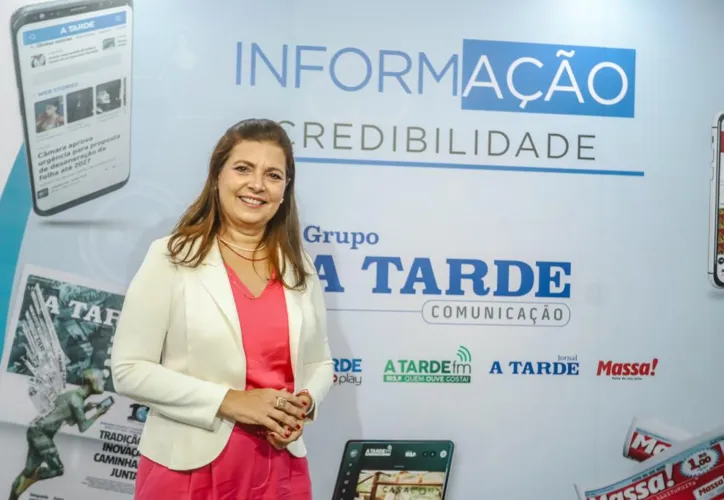 Secretária Adélia Pinheiro em visita ao Grupo A TARDE
