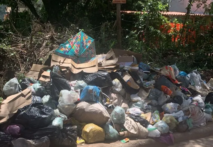 Moradores também reclamam da falta de insfraestrutura para a coleta de lixo