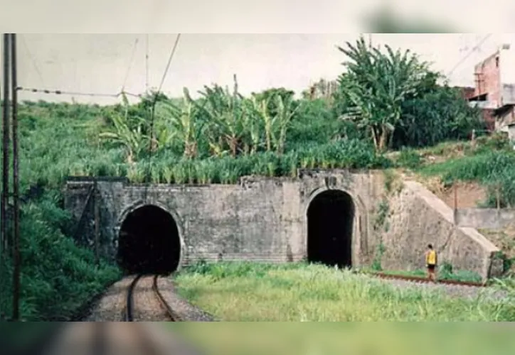 Túneis de Periperi já em 1992, mais de meio-século após a duplicação da ferrovia