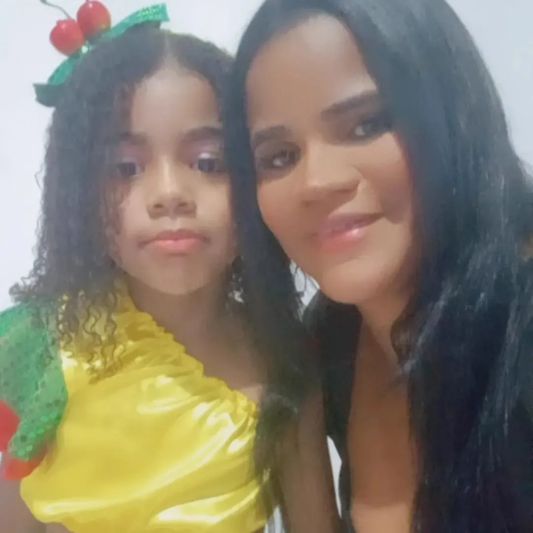 Cleide Ferreira Rego e sua filha Elloá Sophia